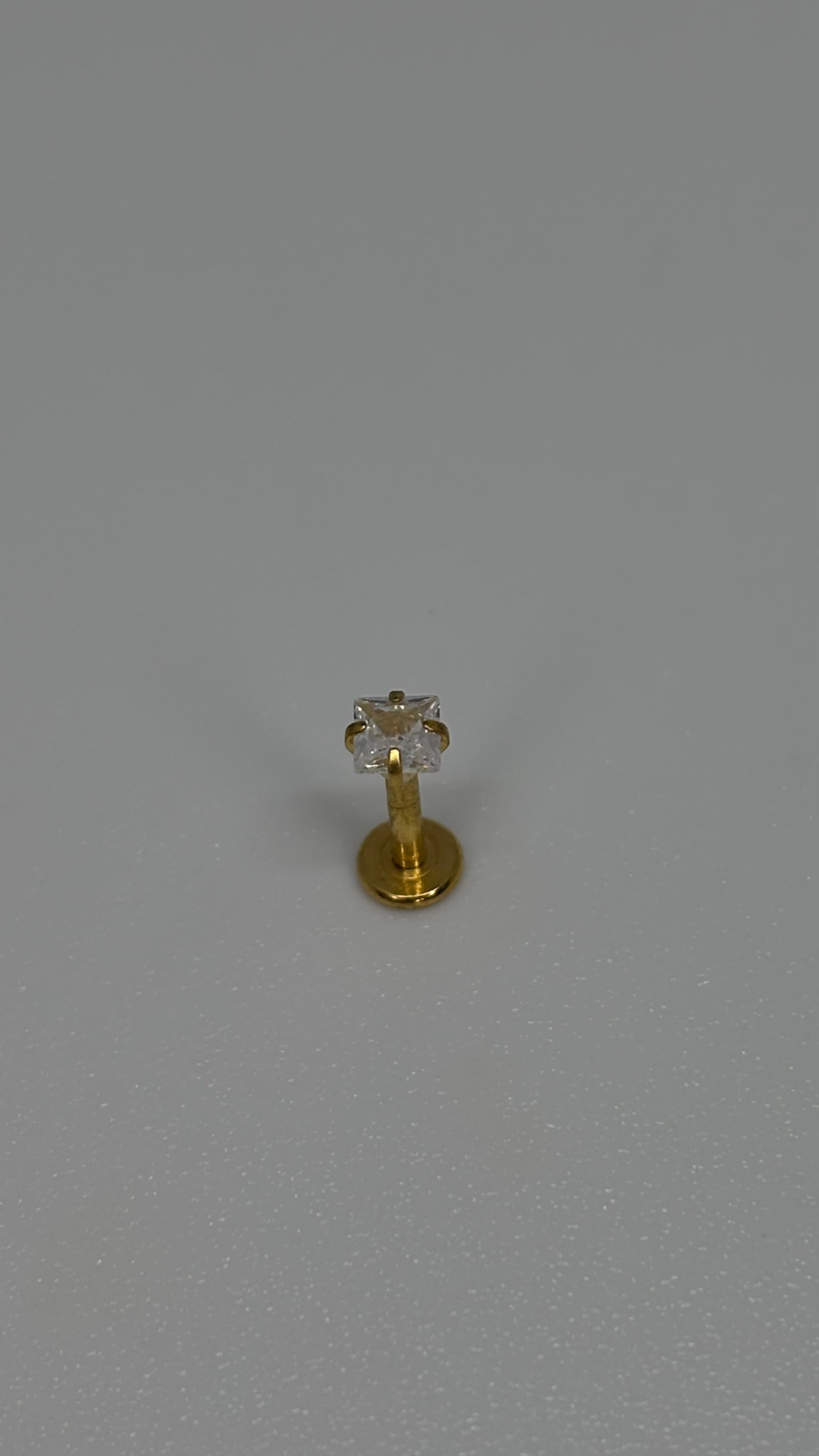 Labret Quadrado Pvd